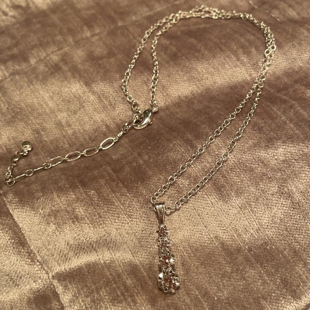 4 Rhinestones Drop Necklace - Picture 2 of 7